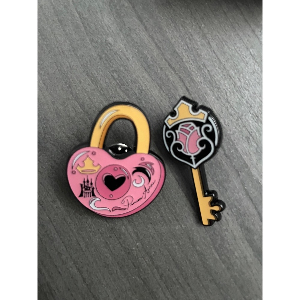 Disney Princess Aurora Sleeping Beauty Lock and Key Mystery Pin Set Pink Black